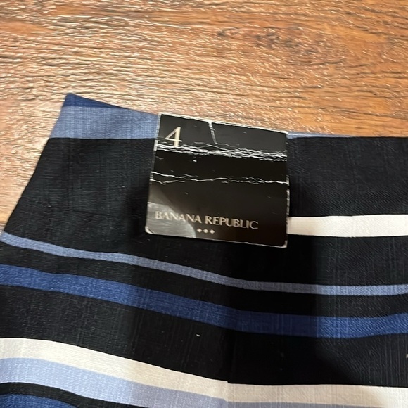 NEW Banana Republic Skirt - Size 4 - Picture 6 of 6